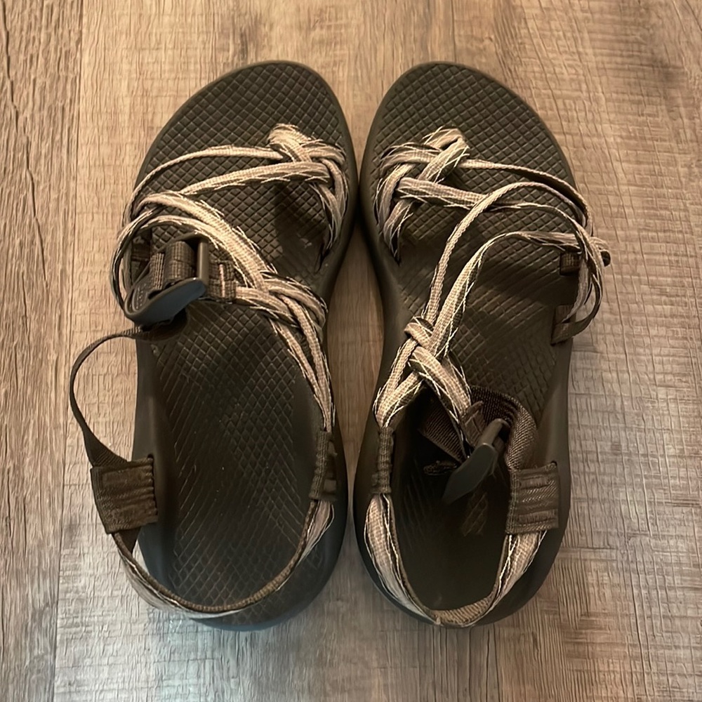 Chacos! WOMEN'S Z/CLOUD X2 size 7 dark grey/light grey! With toe loop!